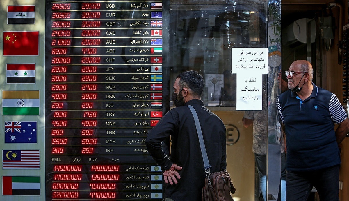 تابلوی دلار 29 هزار تومانی بر سر در یک صرافی