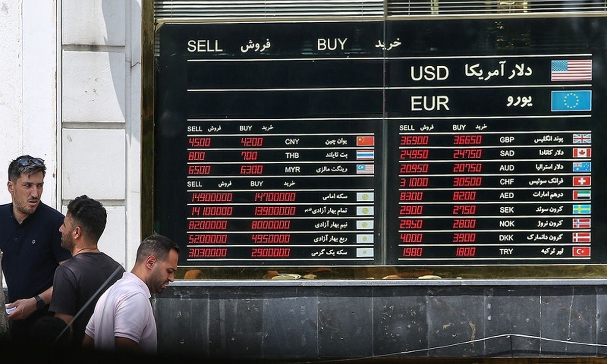 حذف قیمت دلار از تابلو صرافی ها
