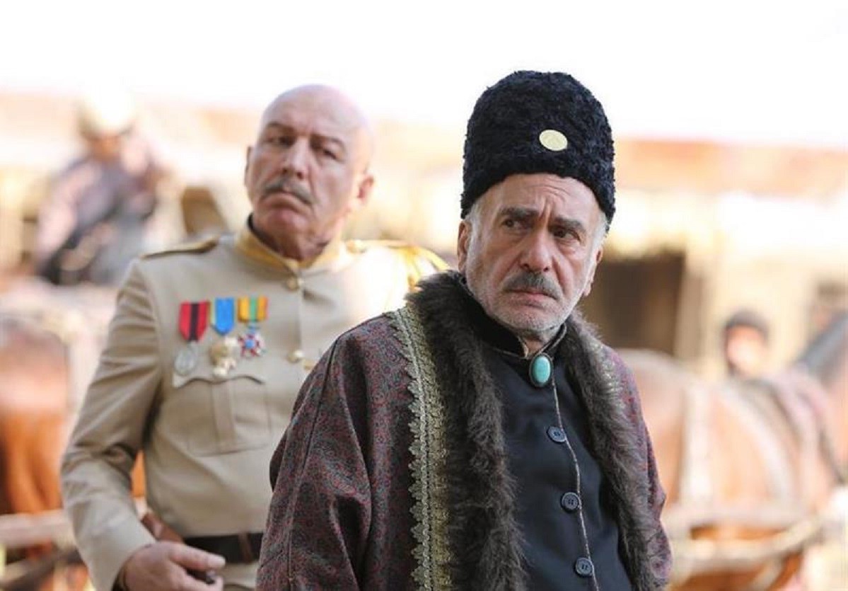 داریوش کاردان در سریال عکس سربرون