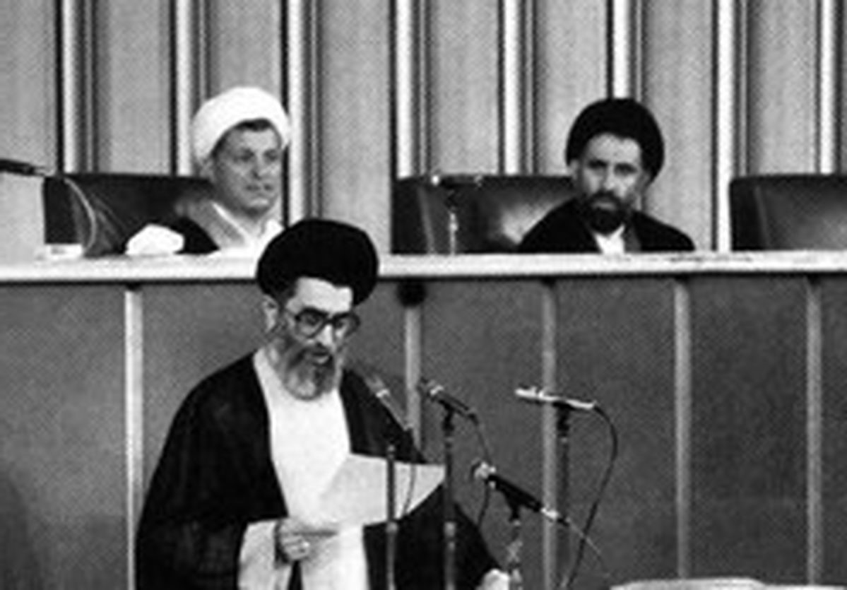 عکسی از موسوی خوئینی ها و آقایان هاشمی و خامنه ای