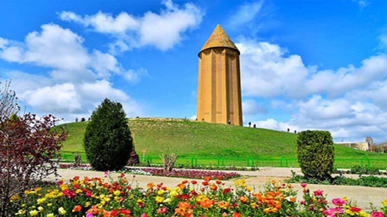 عکس گنبد قابوس در بهار