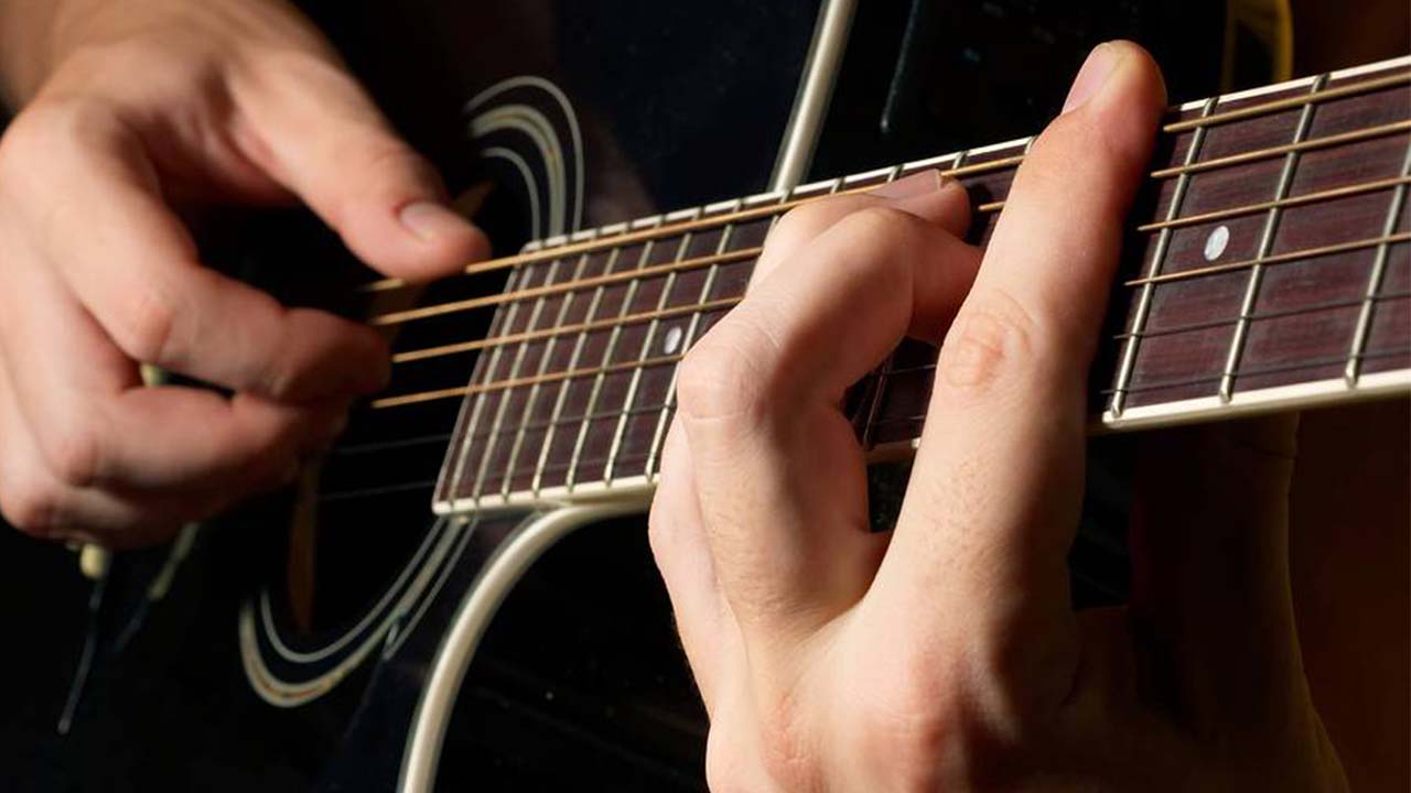 یادگیری گیتار در خانه