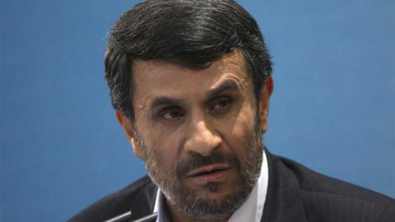 عکس احمدی نژاد در سخنرانی