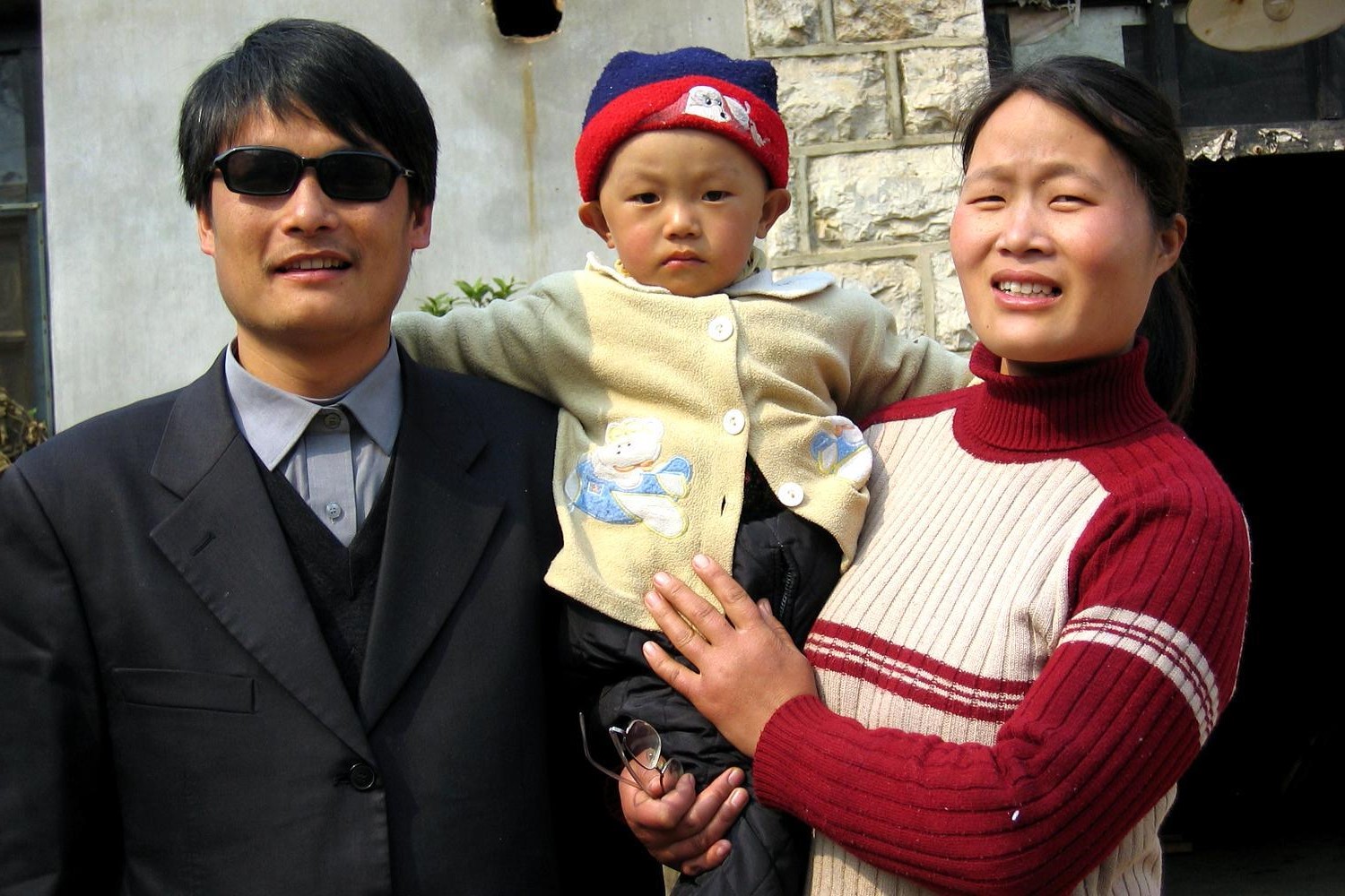 عکس فرار مخالف چینی به سفارت امریکا