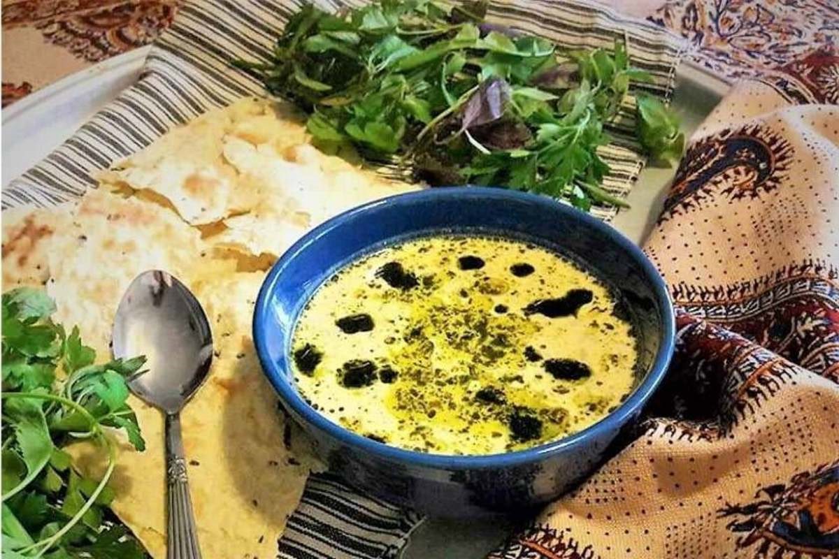 عکس اشکنه کشک با سبزی و نان تازه