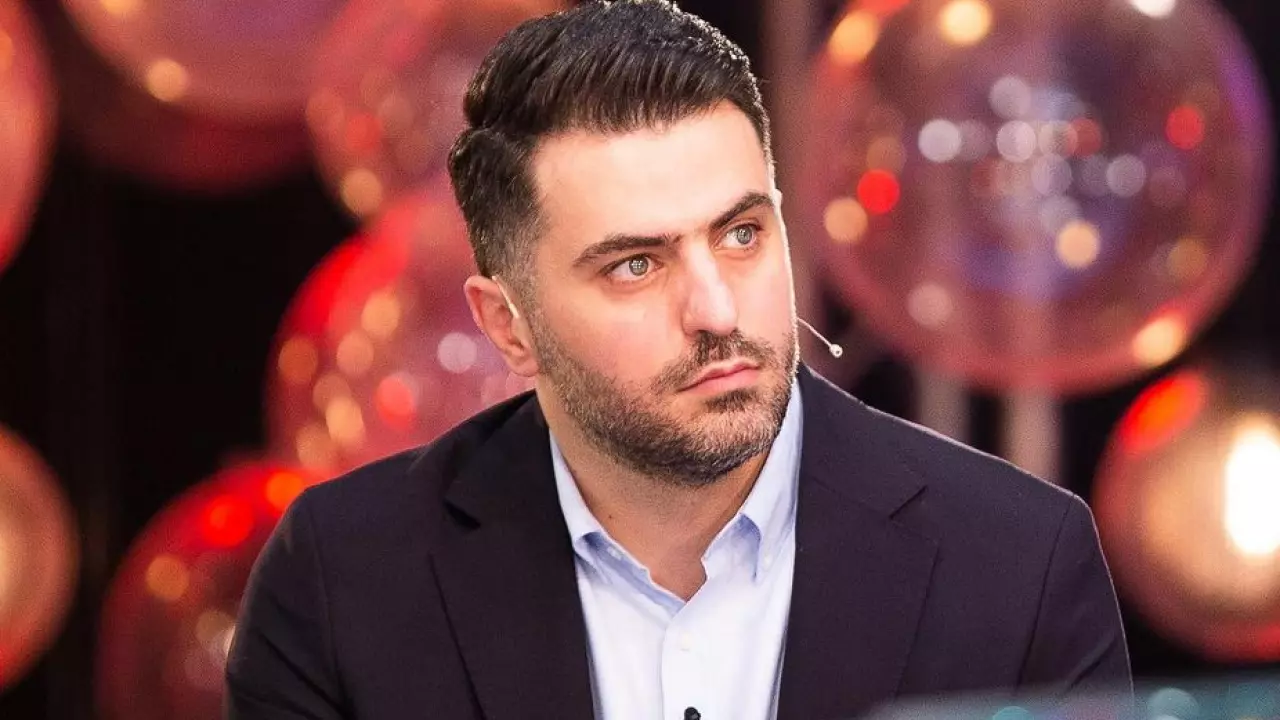 عکس علی ضیا در برنامه فرمول 1