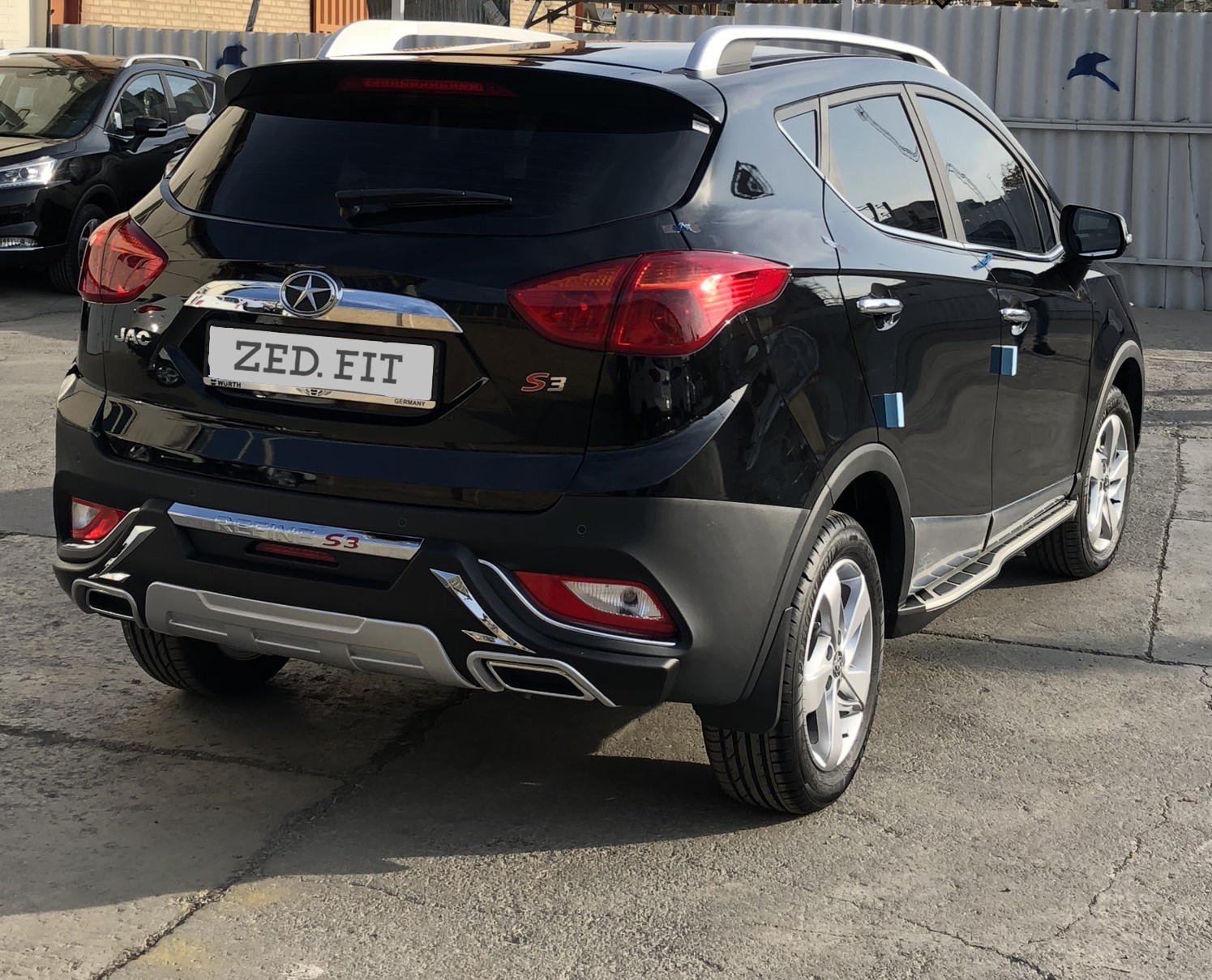 نمای عقب جک S3 مشکی رنگ