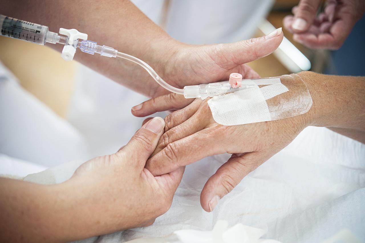 عکس تزریق مورفین از طریق لوله