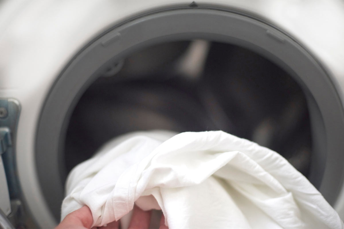 شستن پرده با دست بهتر است یا ماشین لباسشویی؟