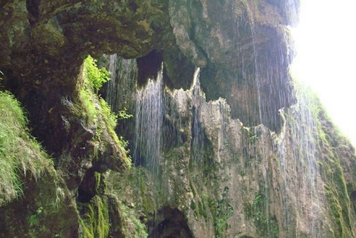 عکس آبشار باران کوه