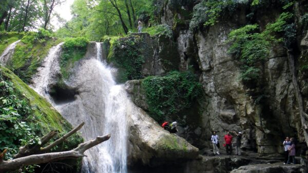 عکس بخشی از آبشار باران کوه