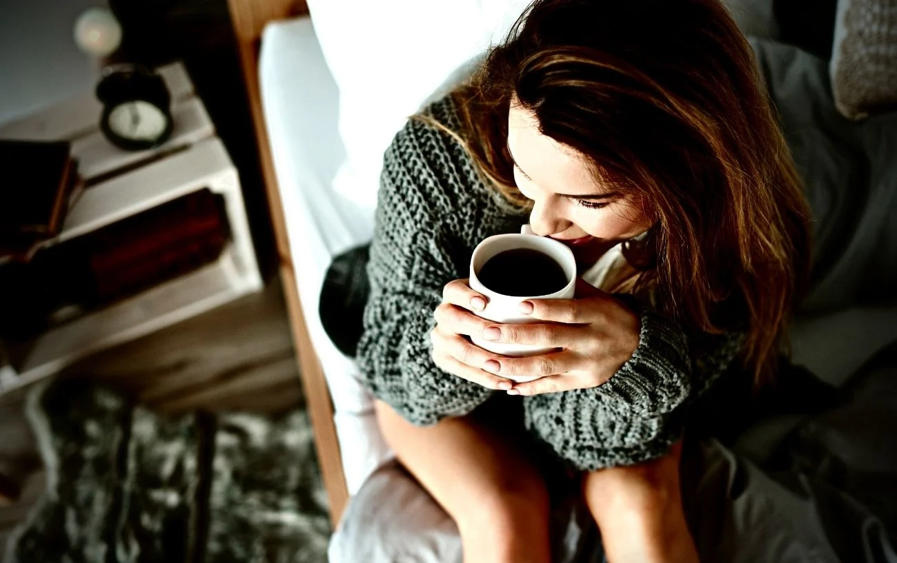 عکس خوردن قهوه در زمان بیدار شدن