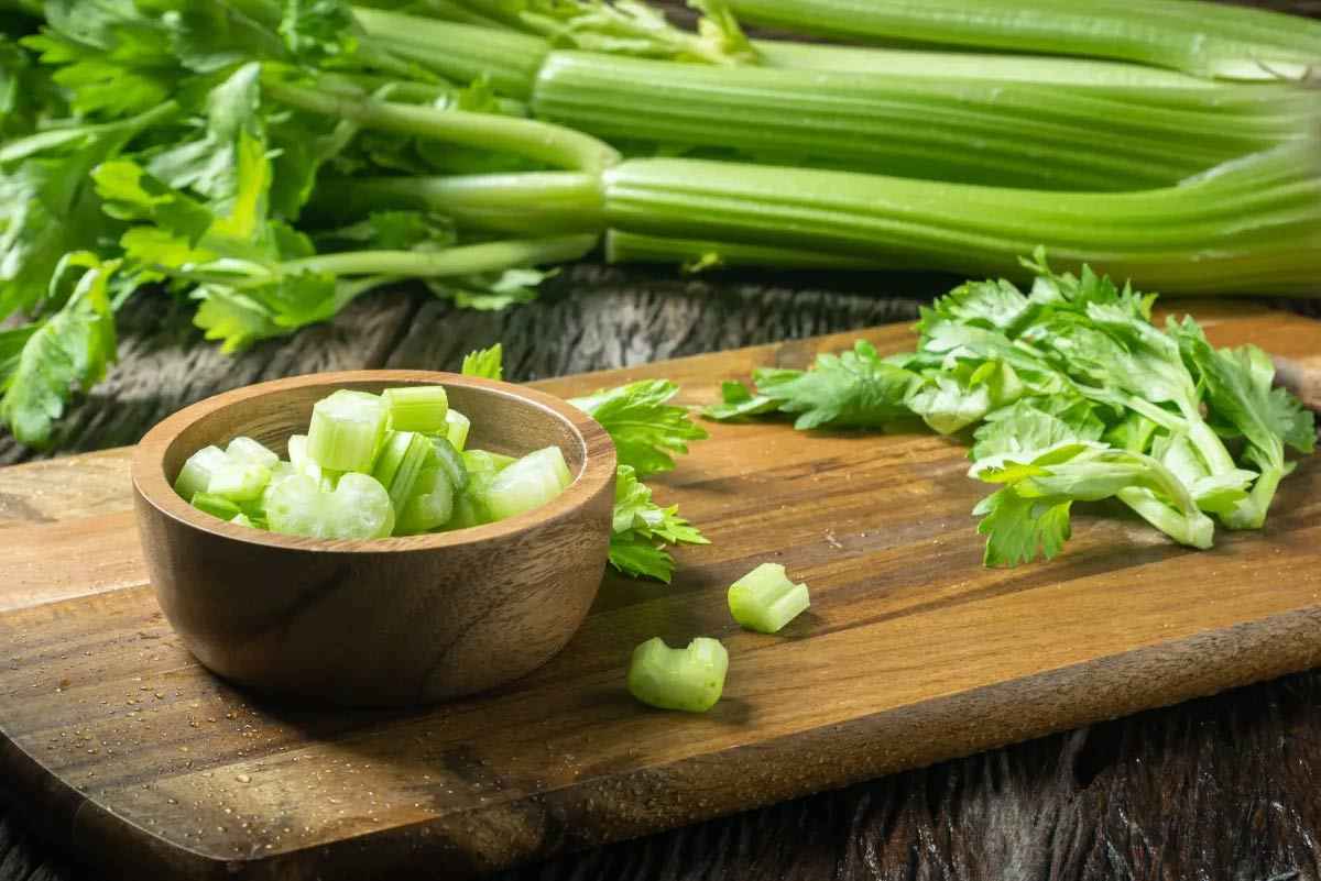 خرد کردت کرفس