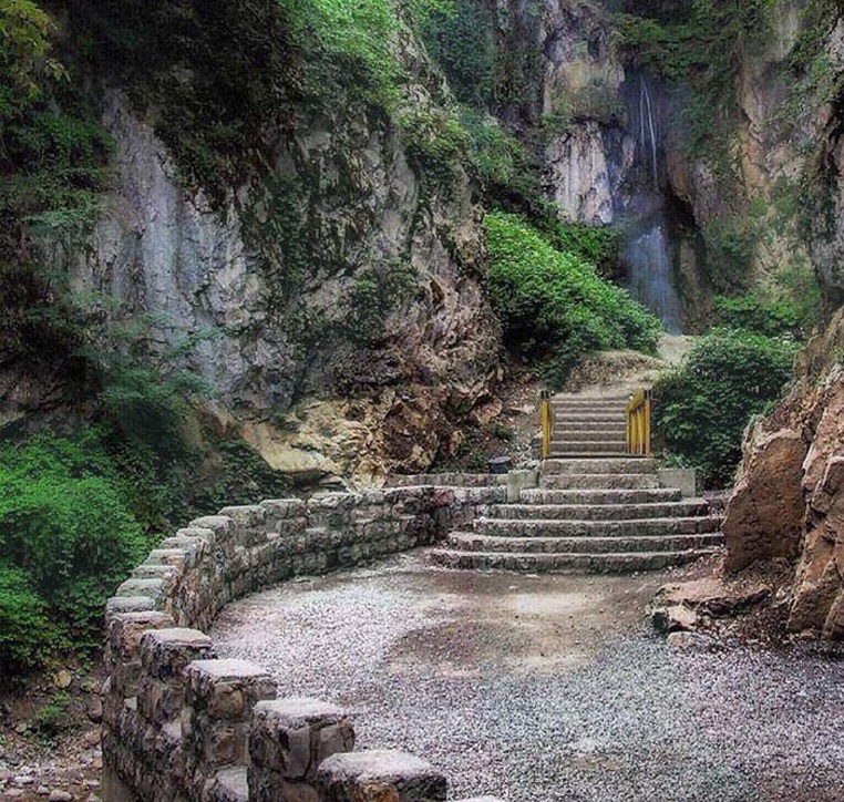عکس پله سنگی آبشار زیارت