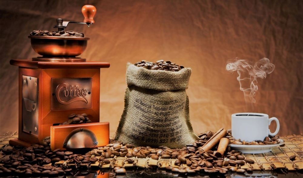 از بین بردن بویغذا در خانه با قهوه