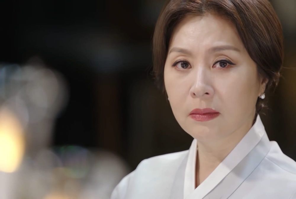 یون جی در سریال کره ای مخمصه