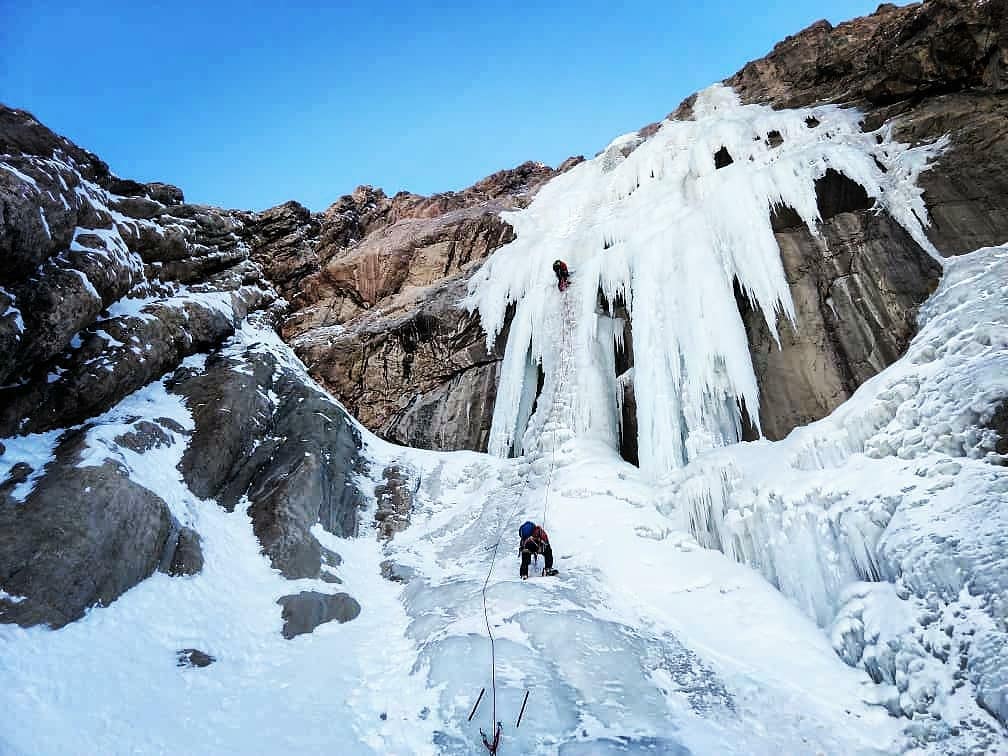 روستا و آبشار نوا