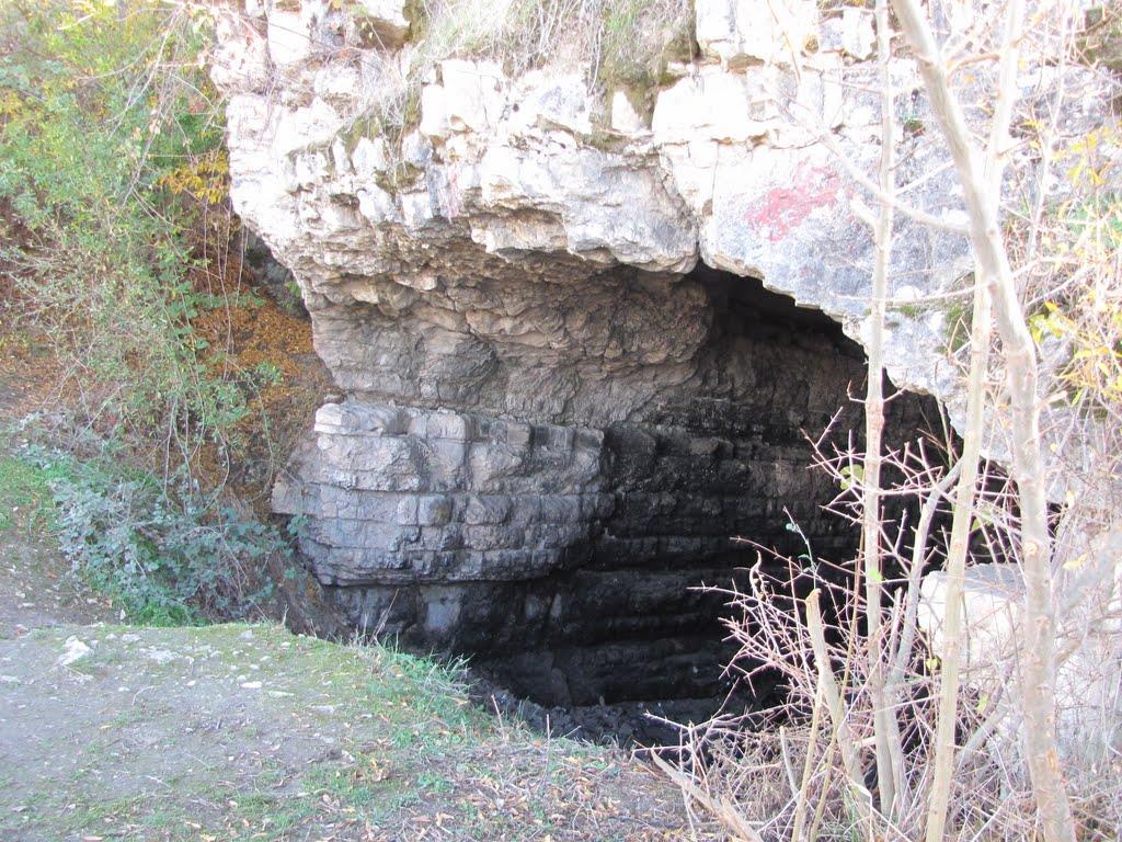 غار مرموز و باستانی هوتو کمربند