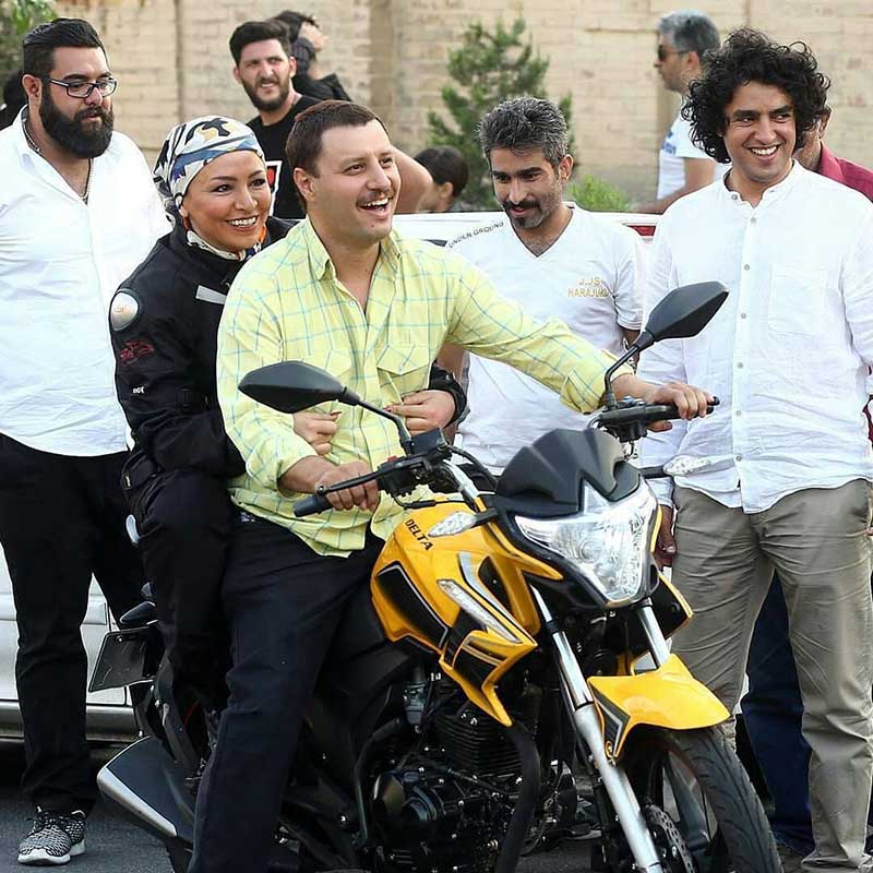 حواشی جواد عزتی