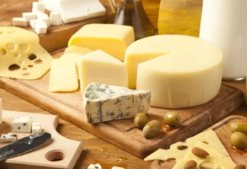 آیا خوردن پنیر باعث خنگی می شود؟