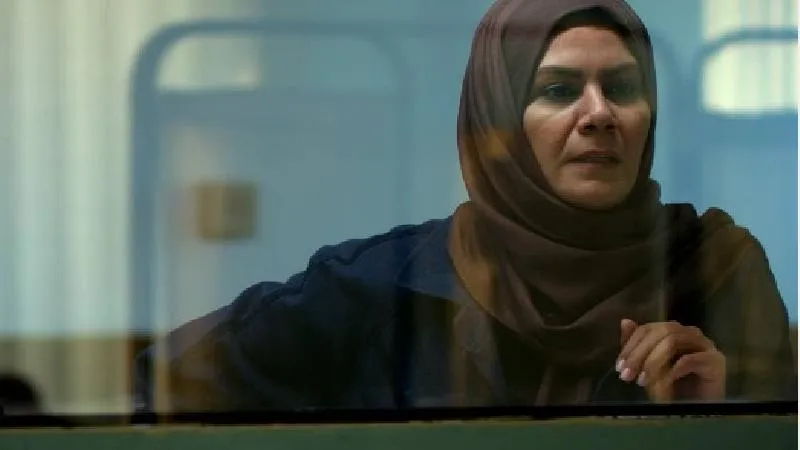 مرجان قمری در سریال تنها گریه نکن