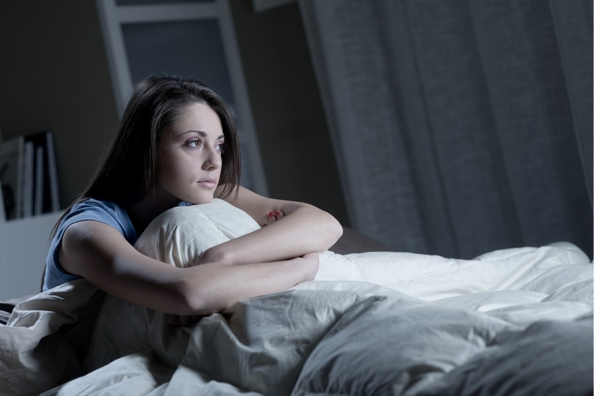 دلایل و روش درمانی بی خوابی در بزرگسالان + عوارض بی خوابی