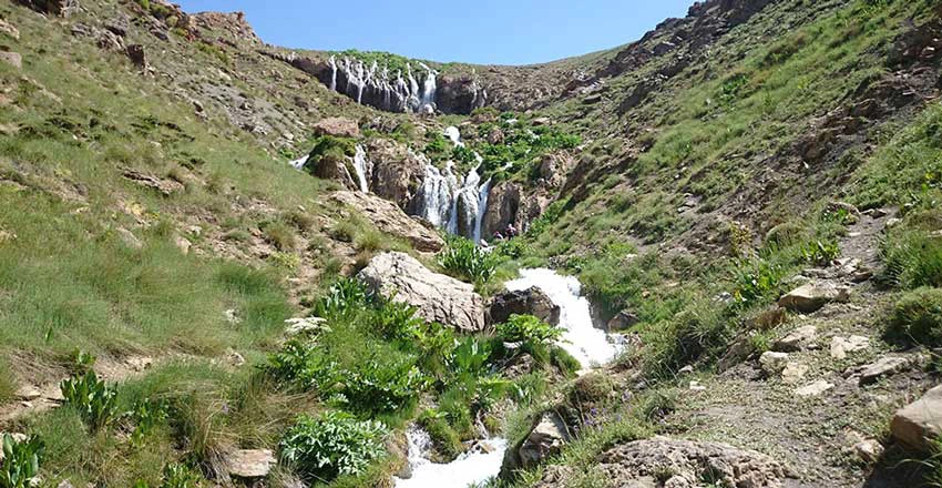 آبشار سفید آب