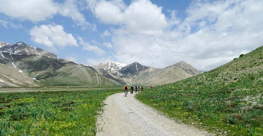 دوچرخه سواری در دشت لار