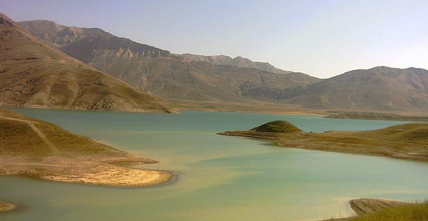 رودخانه سفید آب در دشت لار
