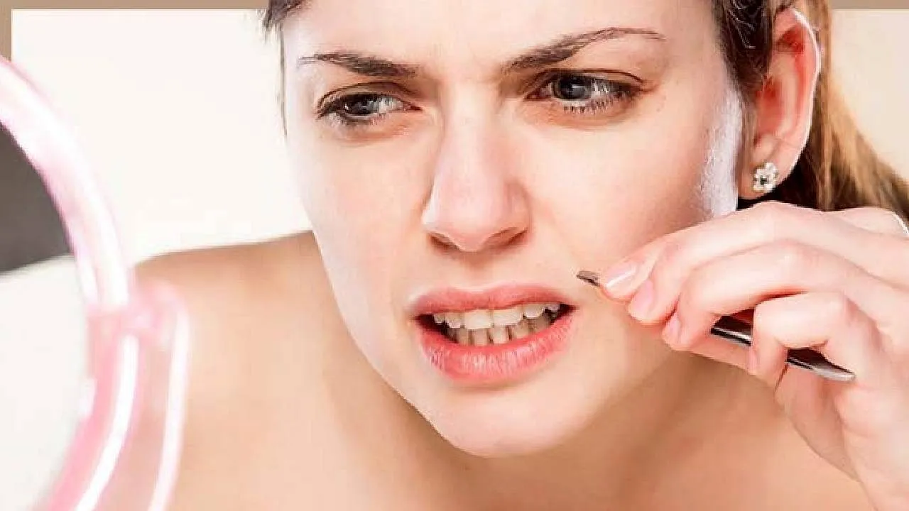 آیا کندن مو با موچین باعث ضخیم شدن آن می شود