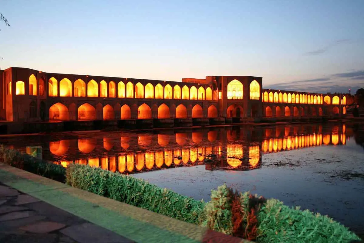 سی و سه پل