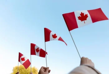 مدارک لازم برای اخذ جاب آفر کانادا چیست؟ + معرفی بهترین سازمان مهاجرتی برای اخذ ویزای کاری کانادا