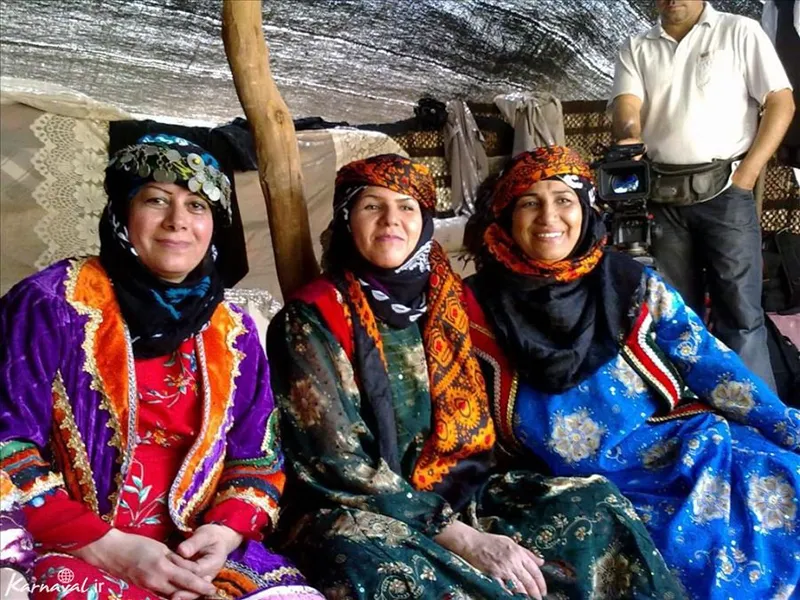 لباس لری زنانه