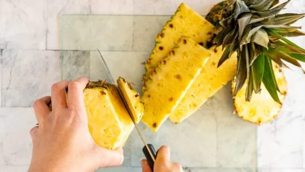 چگونه آناناس پوست بکنیم