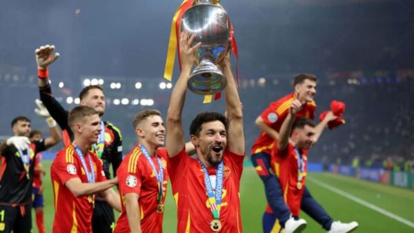 حال و هوای مادرید لحظه ورود اسپانیا با جام قهرمانی یورو + ویدیو
