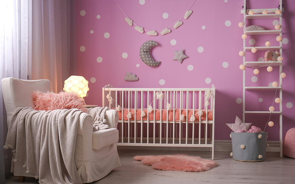 girl nursery ideas section 11 راهنمای جامع طراحی اتاق نوزاد؛ از انتخاب رنگ تا مبلمان