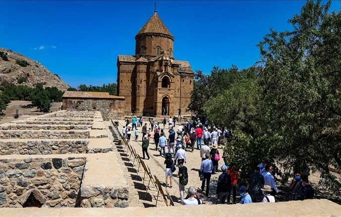 جزیره و کلیسای آکدامار