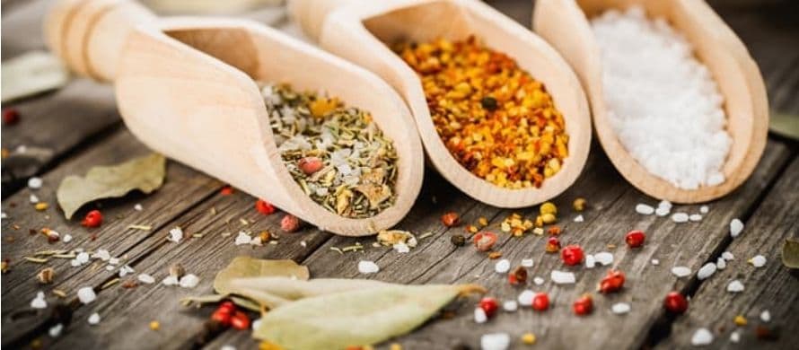 مواد خشک برای چاشنی ها و ادویه های خیارشور چیست؟