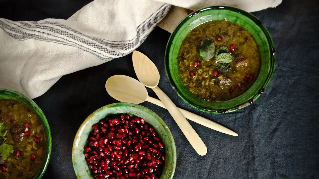 طرز تهیه آش انار یلدایی