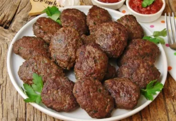 طرز تهیه شامی کباب با گوشت چرخ کرده- کوبیده روی بشقاب