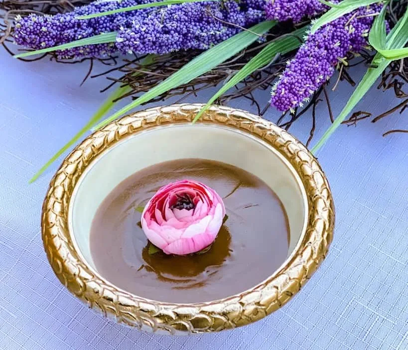 تزیین سمنو با گل محمدی برای هفت سین