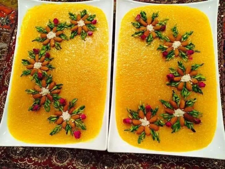تزیین شله زرد در ظرف مستطیل