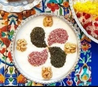 تزیین ماست ساده با گردو