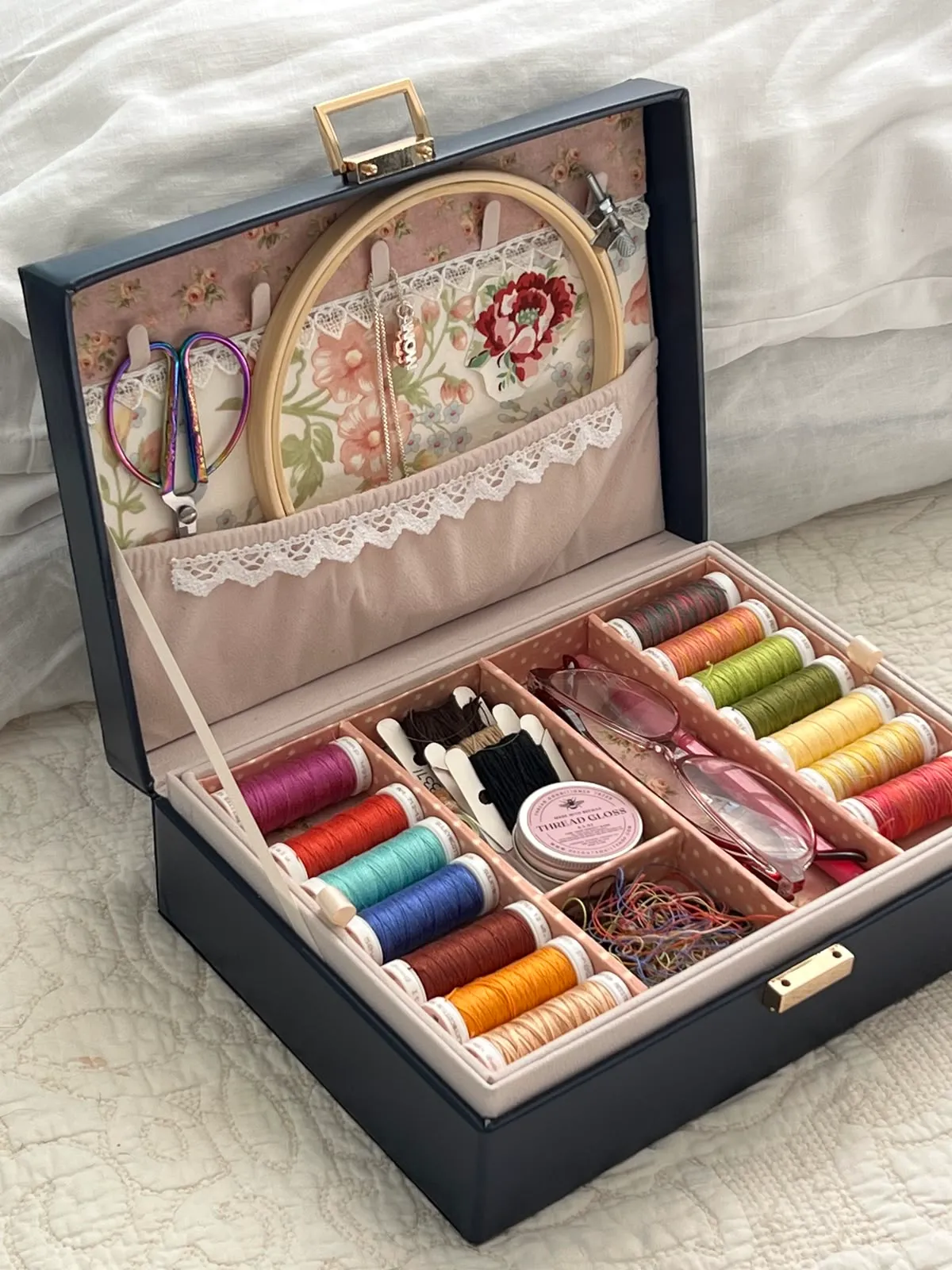 جعبه نخ سوزن عروس چوبی