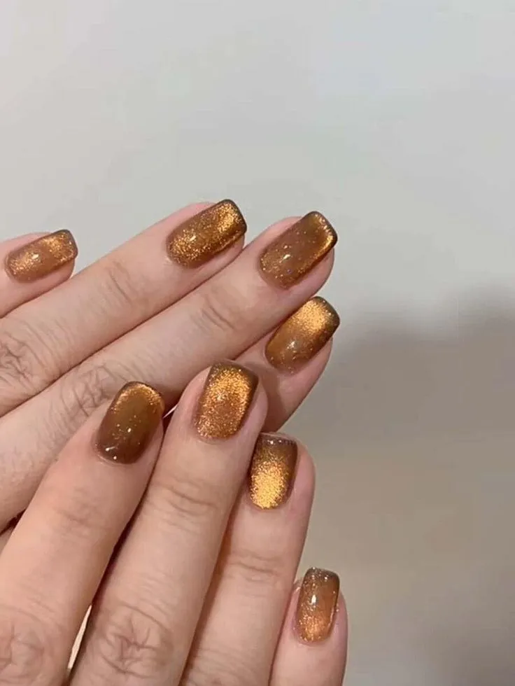 طراحی لاک چشم طلایی مخصوص سال نو