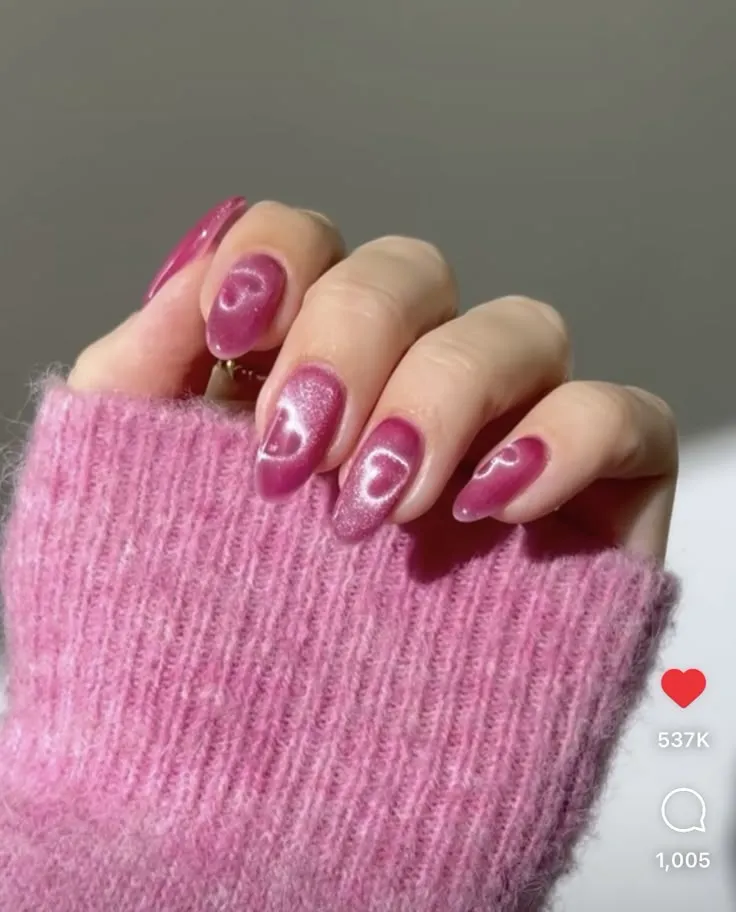 لاک چشم گربه‌ای صورتی روشن با سایه ملایم