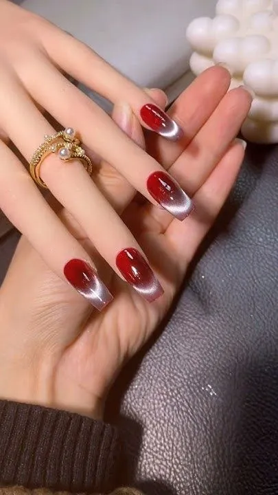 مدل لاک چشم گربه‌ای قرمز مناسب مهمانی‌ها