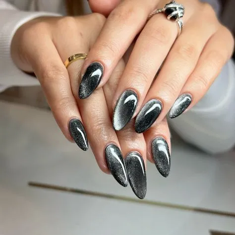 مدل لاک چشم گربه‌ای مشکی