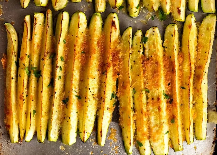 Parmesan Roasted Zucchini 3 e1746014204901 طرز تهیه کدو سبز سریع و آسان