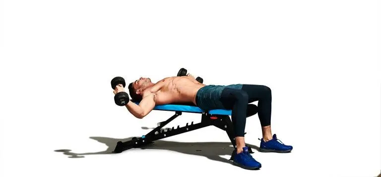 8. فلای دمبل تخت (Flat Dumbbell Fly)